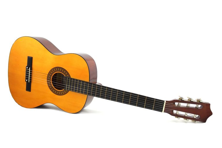 How to Master Classical Style Guitar in 5 Steps